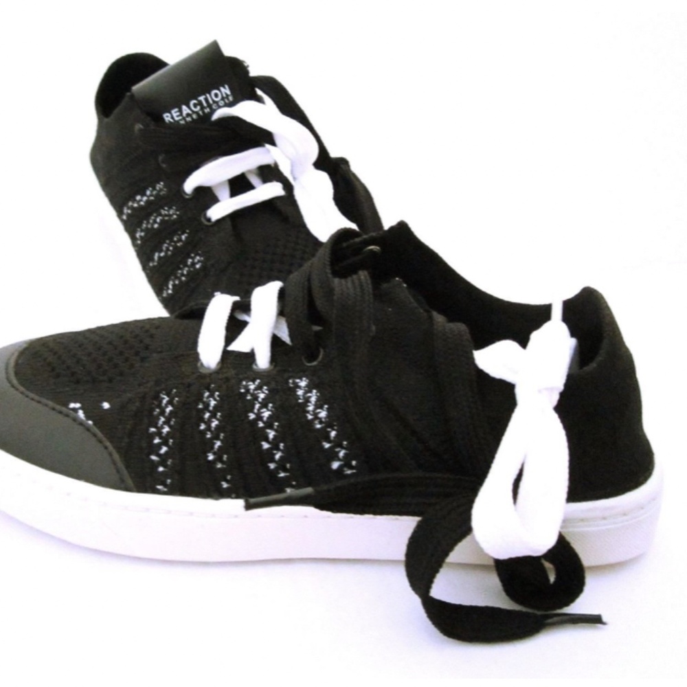 Kenneth Cole Kick Insight Sneakers Boys 12 New
